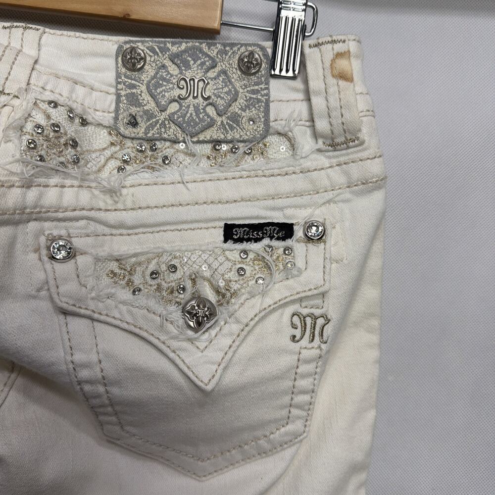 Miss Me Cuffed Capri Jeans White Low Rise Embroidered Women’s Size 27 - Picture 4 of 13